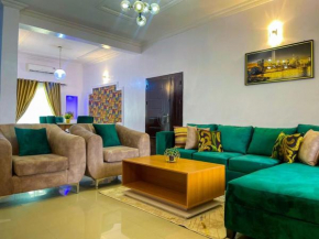 Exquisite & aesthically furnished 2 bedroom Short let Apartment